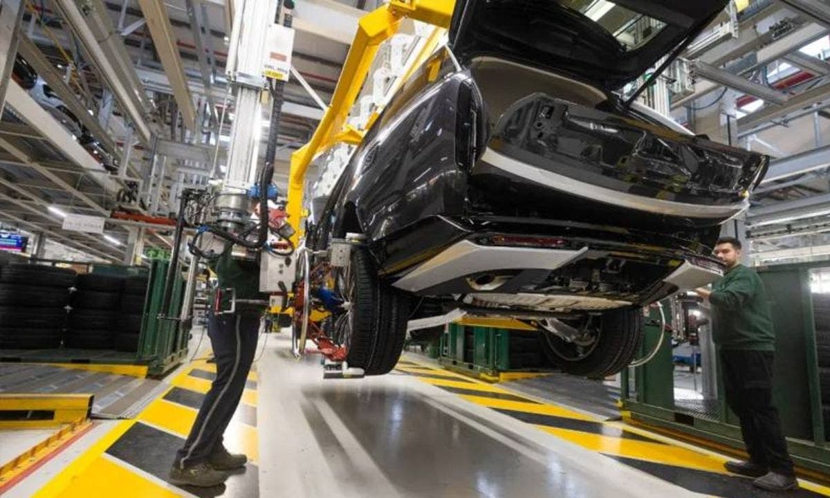 UK Auto Giant Plans Mass Layoffs as Tariffs Bite
